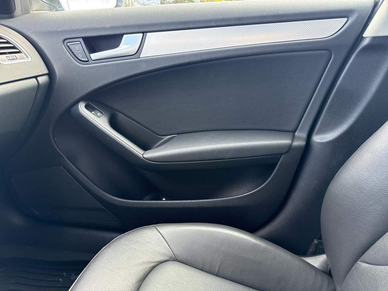 Audi A4 4dr Sdn Auto quattro 2.0T Premium Plus 2012