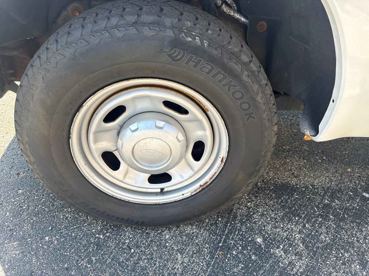 Ford Super Duty F-250 SRW 2WD Reg Cab 137" XLT 2013