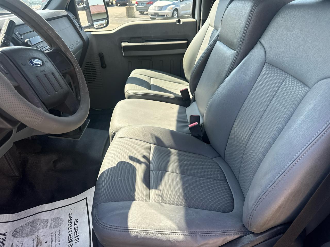 Ford Super Duty F-250 SRW 2WD Reg Cab 137" XLT 2013