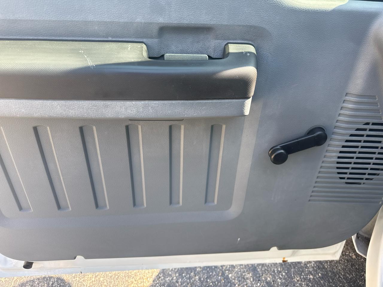 Ford Super Duty F-250 SRW 2WD Reg Cab 137" XLT 2013