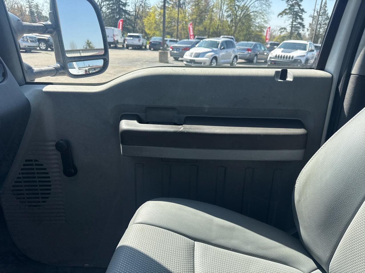 Ford Super Duty F-250 SRW 2WD Reg Cab 137" XLT 2013