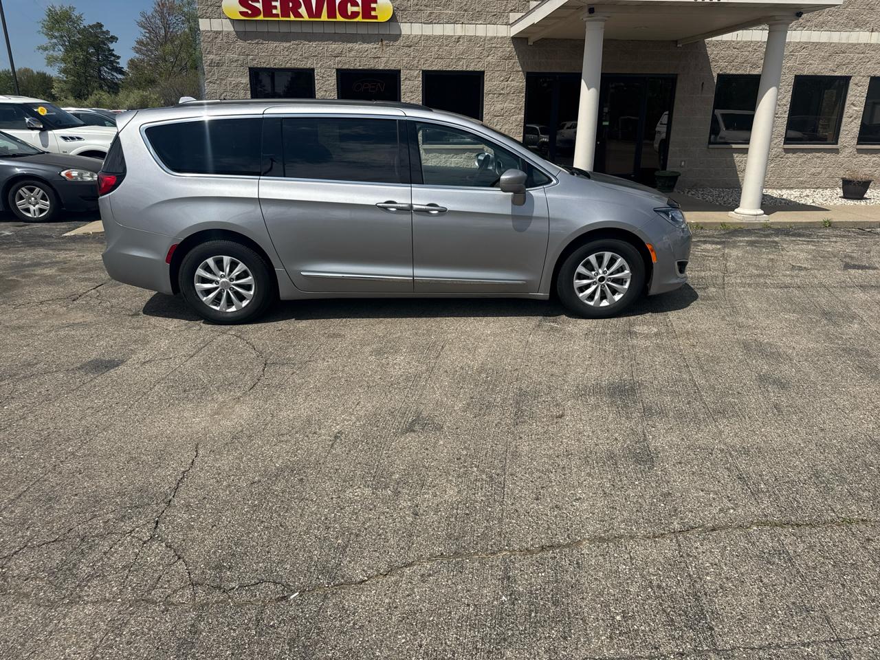 2017 Chrysler Pacifica Touring-L FWD