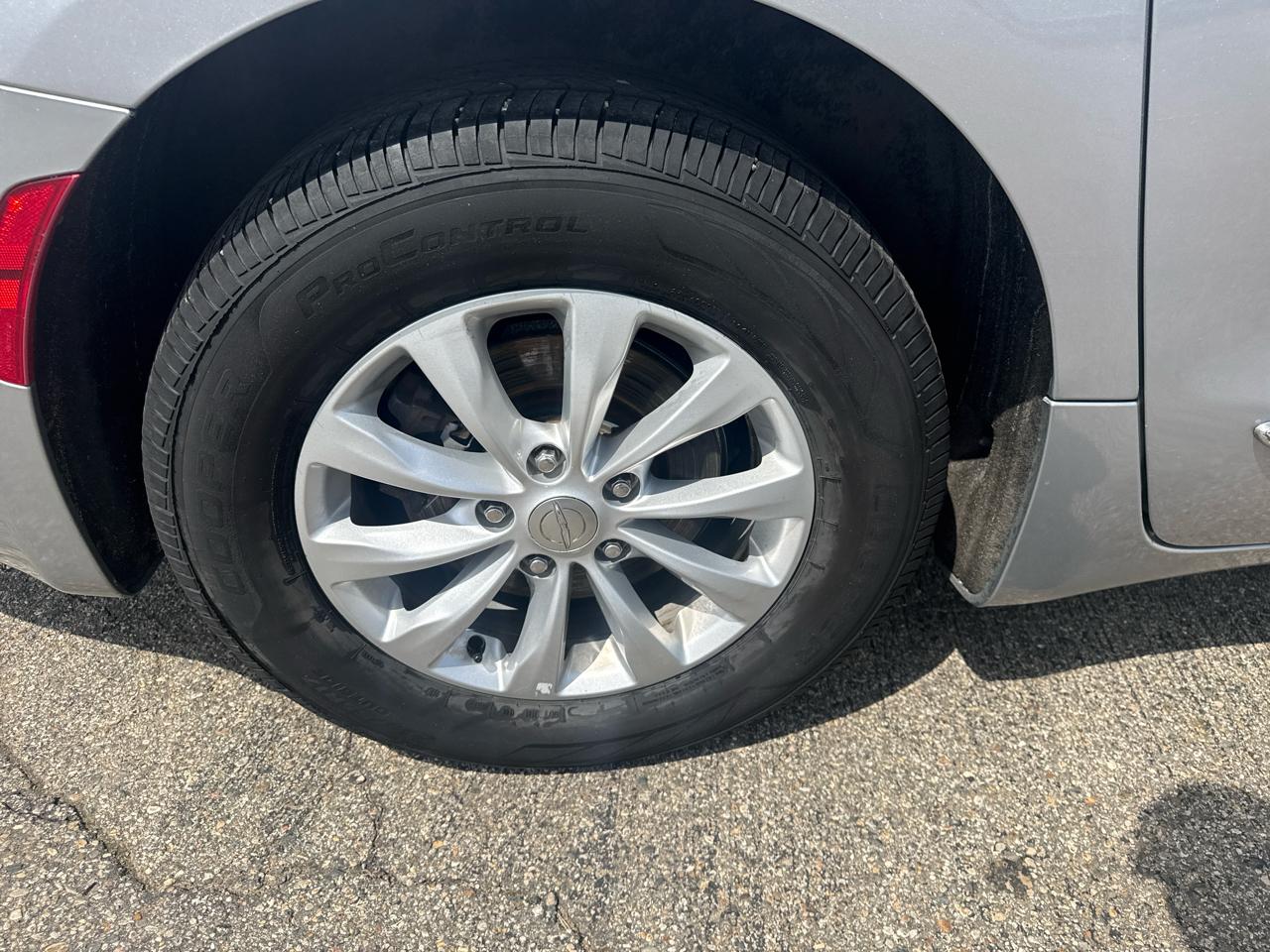 Chrysler Pacifica Touring-L FWD 2017