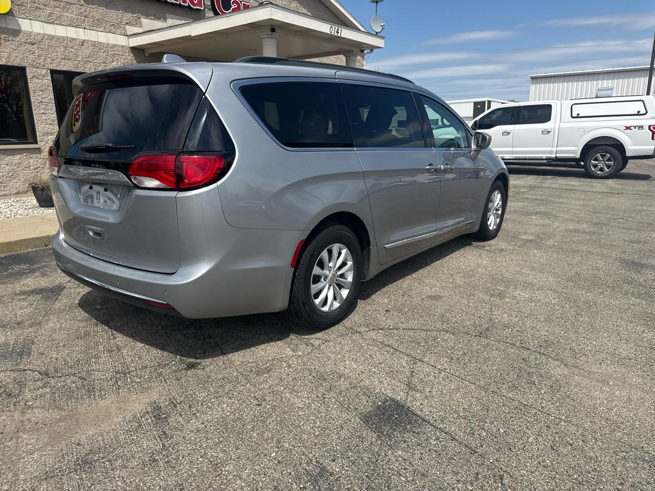 Chrysler Pacifica Touring-L FWD 2017