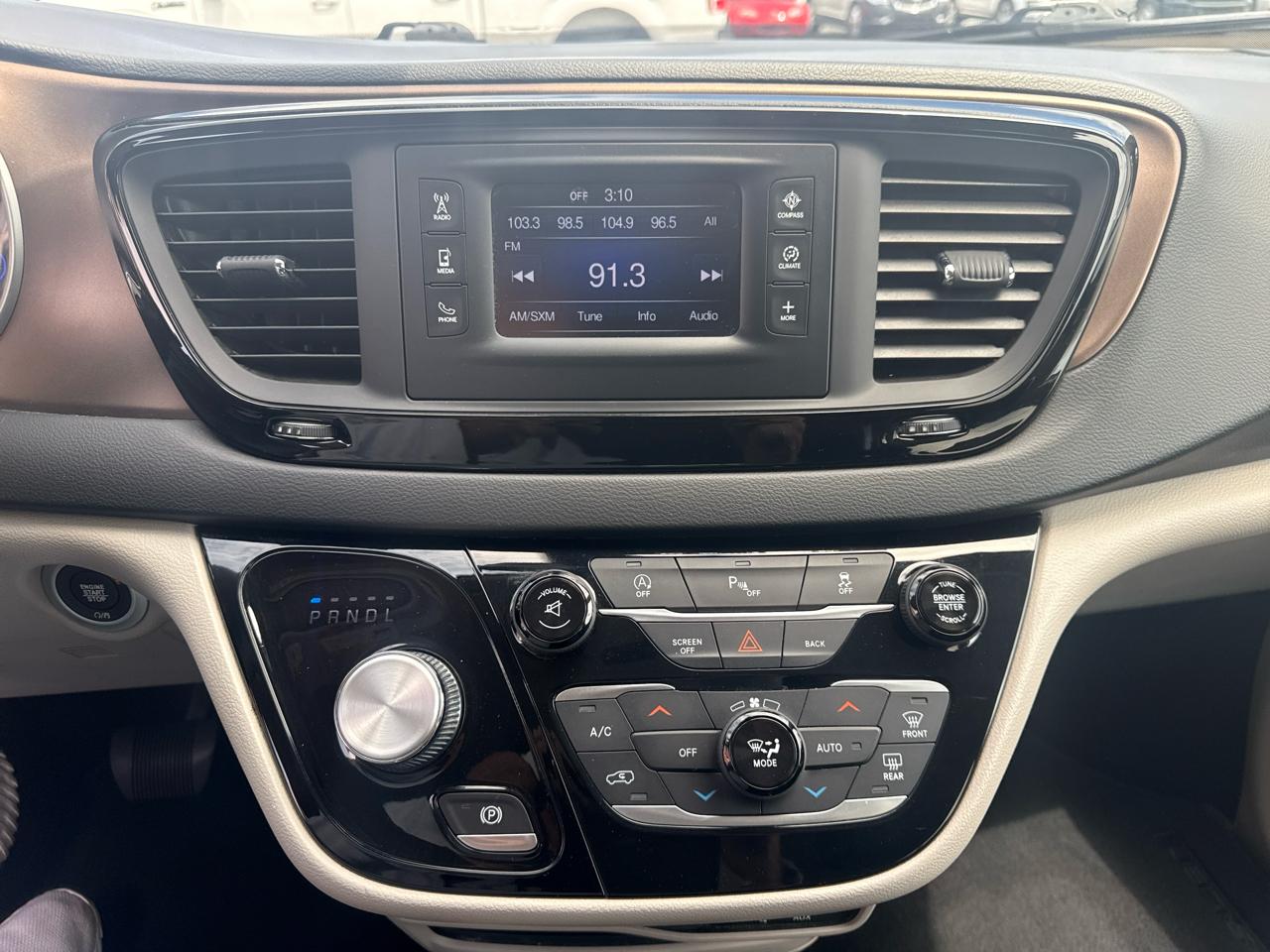 Chrysler Pacifica Touring-L FWD 2017
