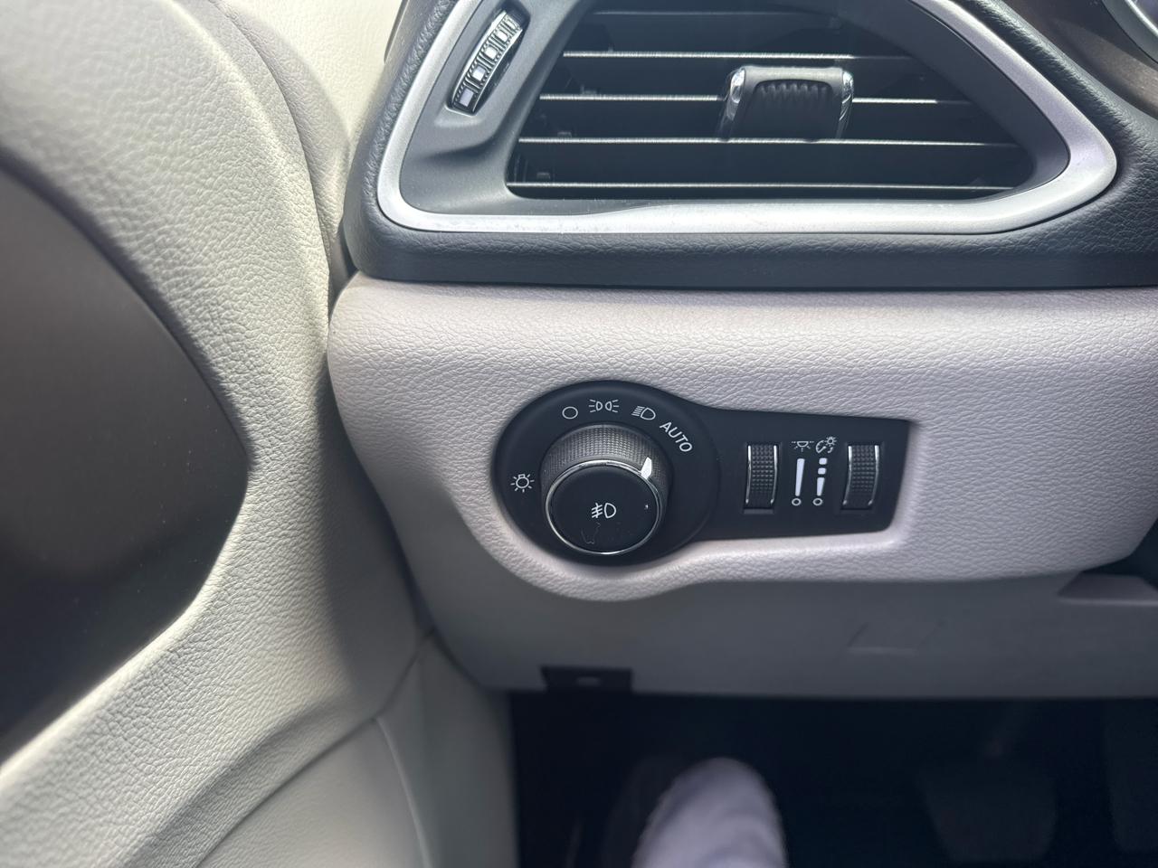 Chrysler Pacifica Touring-L FWD 2017