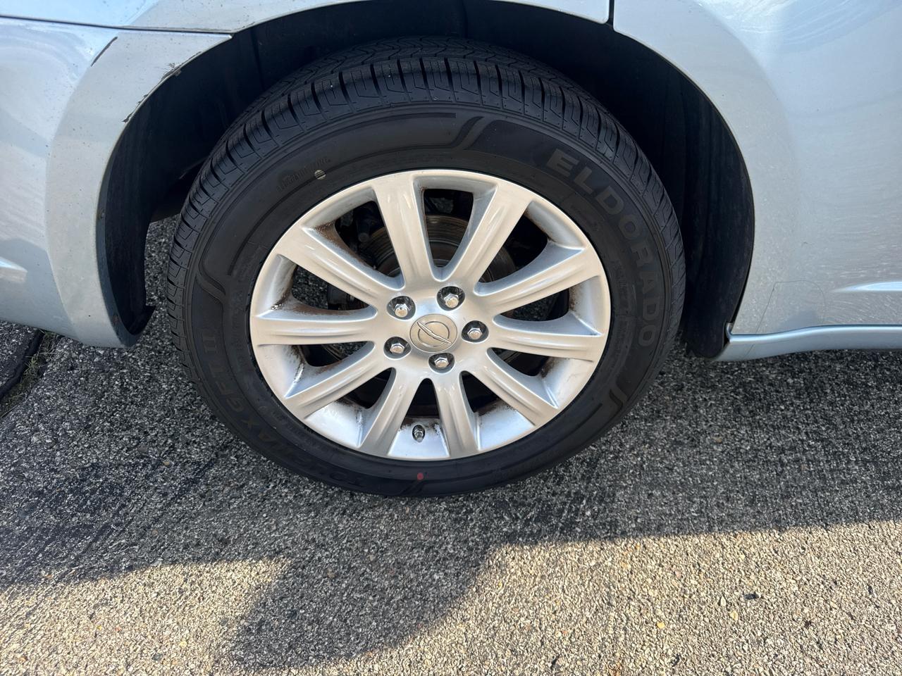 Chrysler 200 4dr Sdn Touring 2012