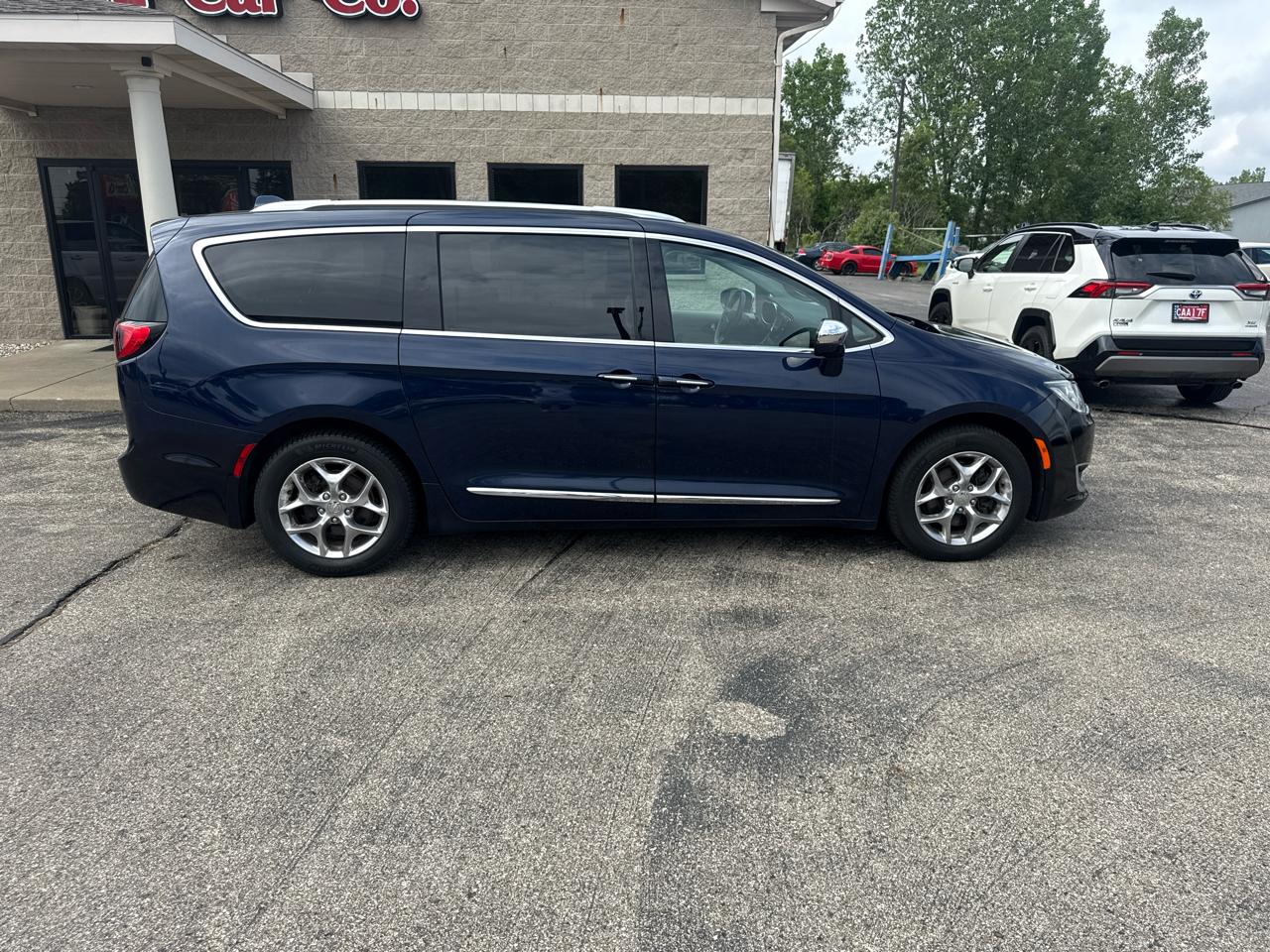 2017 Chrysler Pacifica Limited FWD
