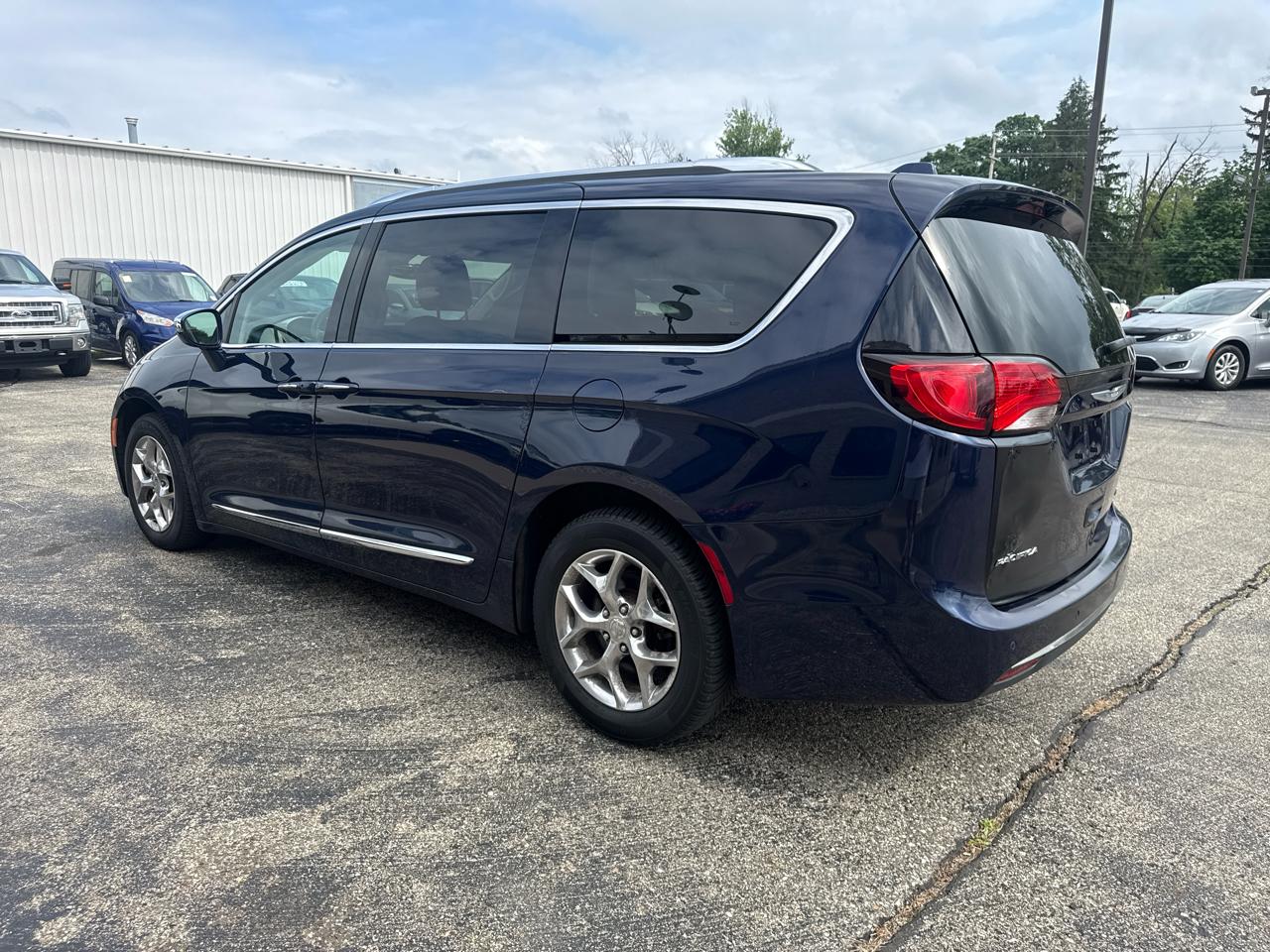 Chrysler Pacifica Limited FWD 2017