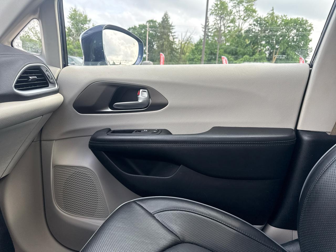 Chrysler Pacifica Limited FWD 2017