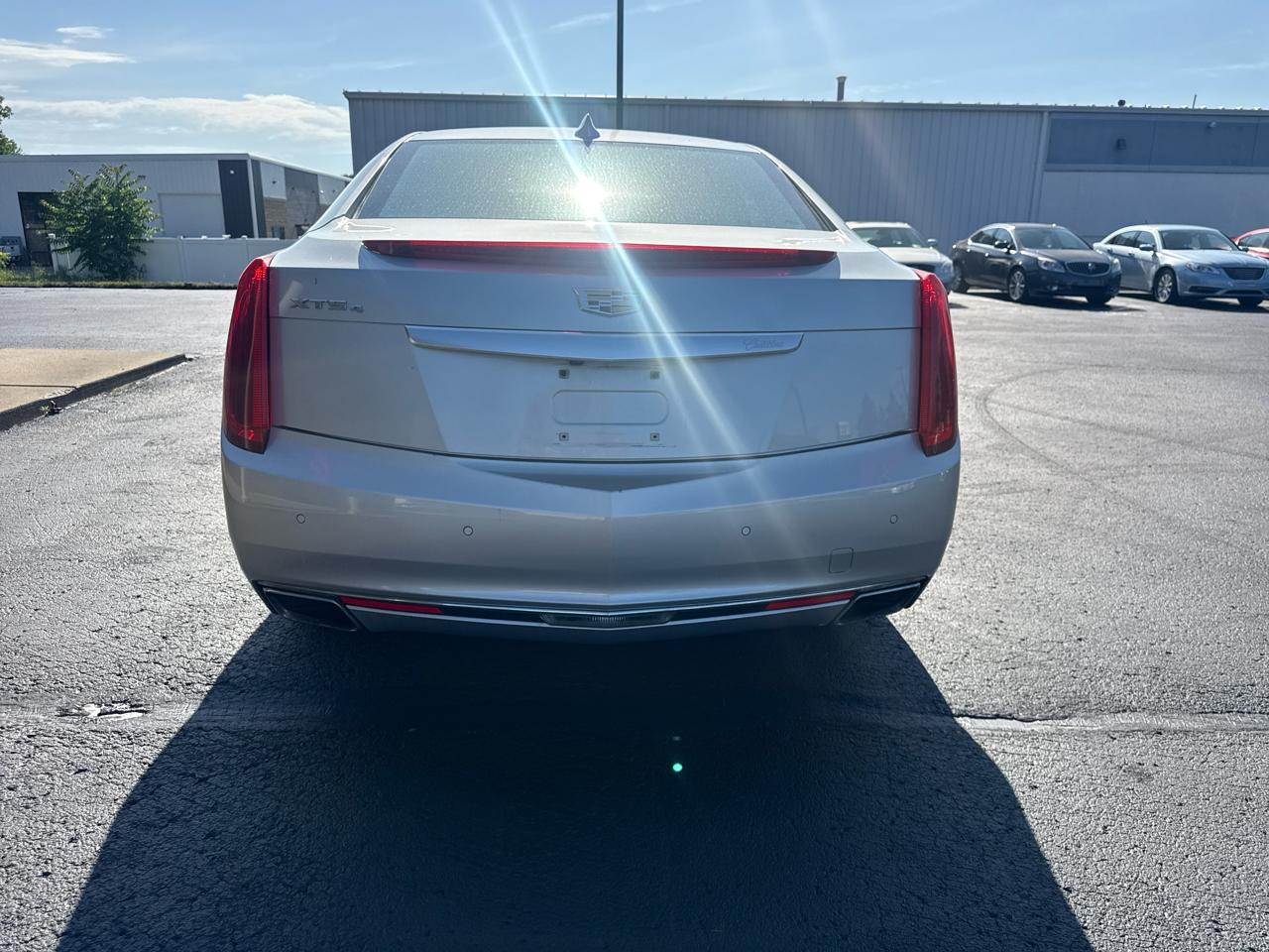 Cadillac XTS 4dr Sdn Luxury Collection AWD 2016