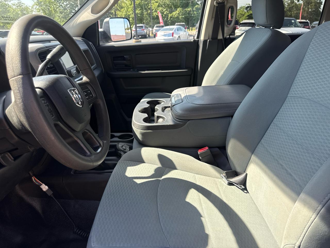 RAM 2500 Tradesman 4x4 Crew Cab 6'4" Box 2018