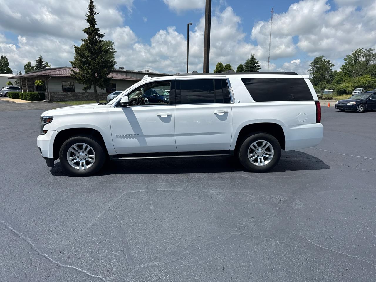 Chevrolet Suburban 4WD 4dr LT 2020