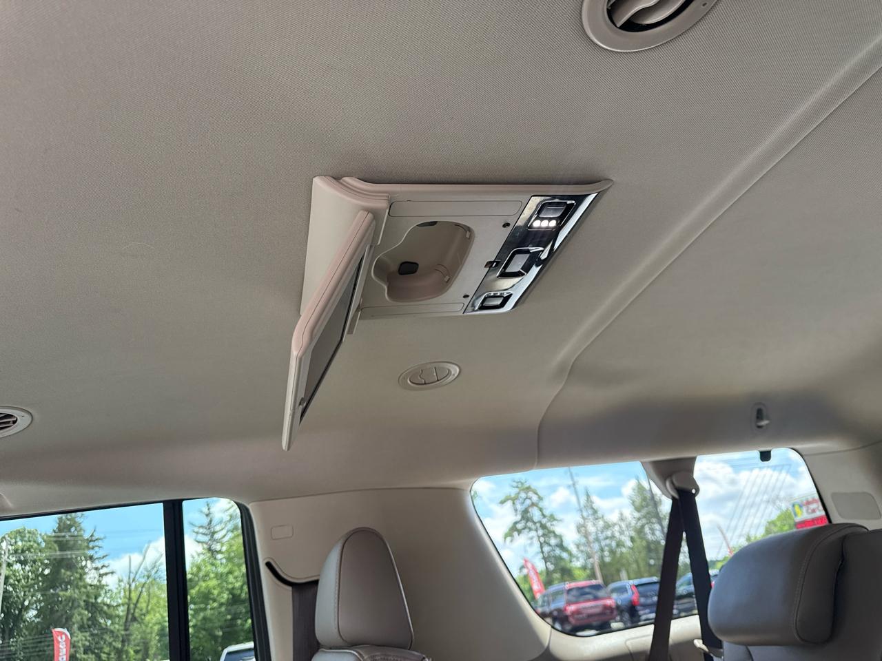Chevrolet Suburban 4WD 4dr LT 2020