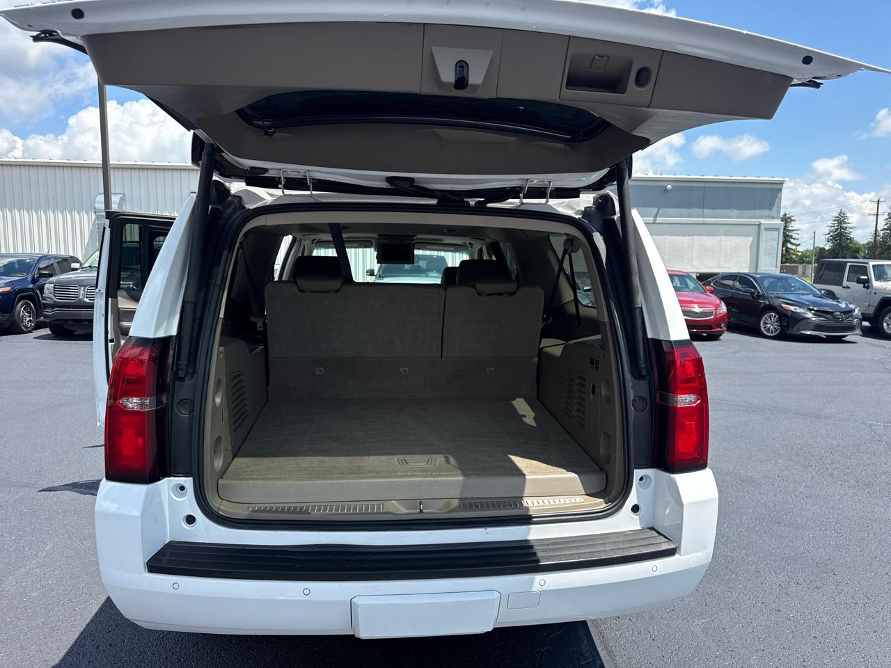 Chevrolet Suburban 4WD 4dr LT 2020