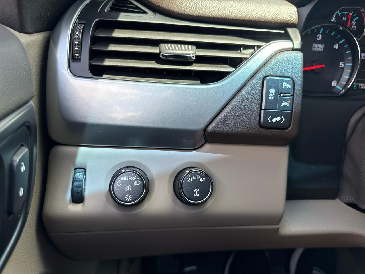 Chevrolet Suburban 4WD 4dr LT 2020