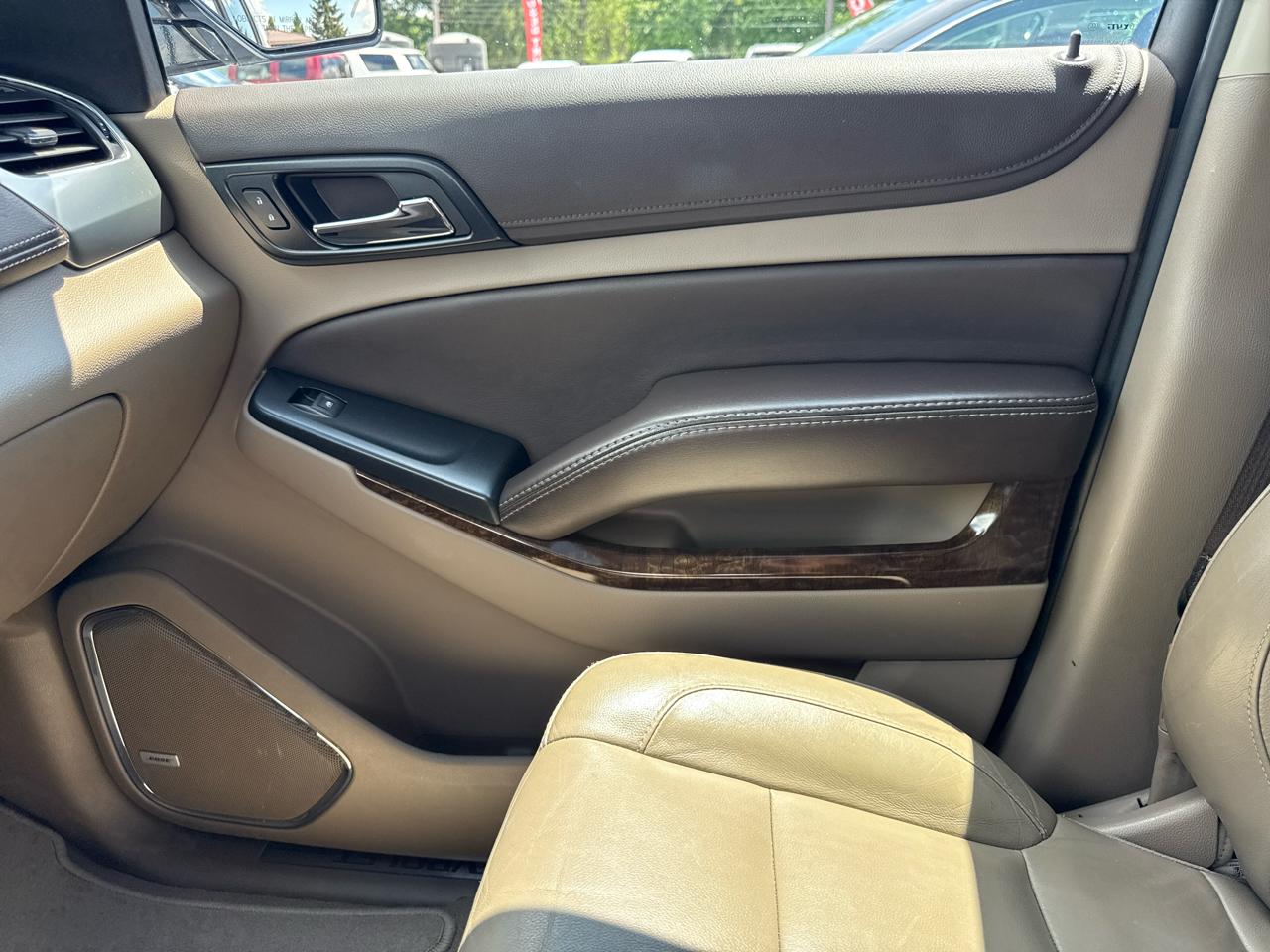 Chevrolet Suburban 4WD 4dr LT 2020