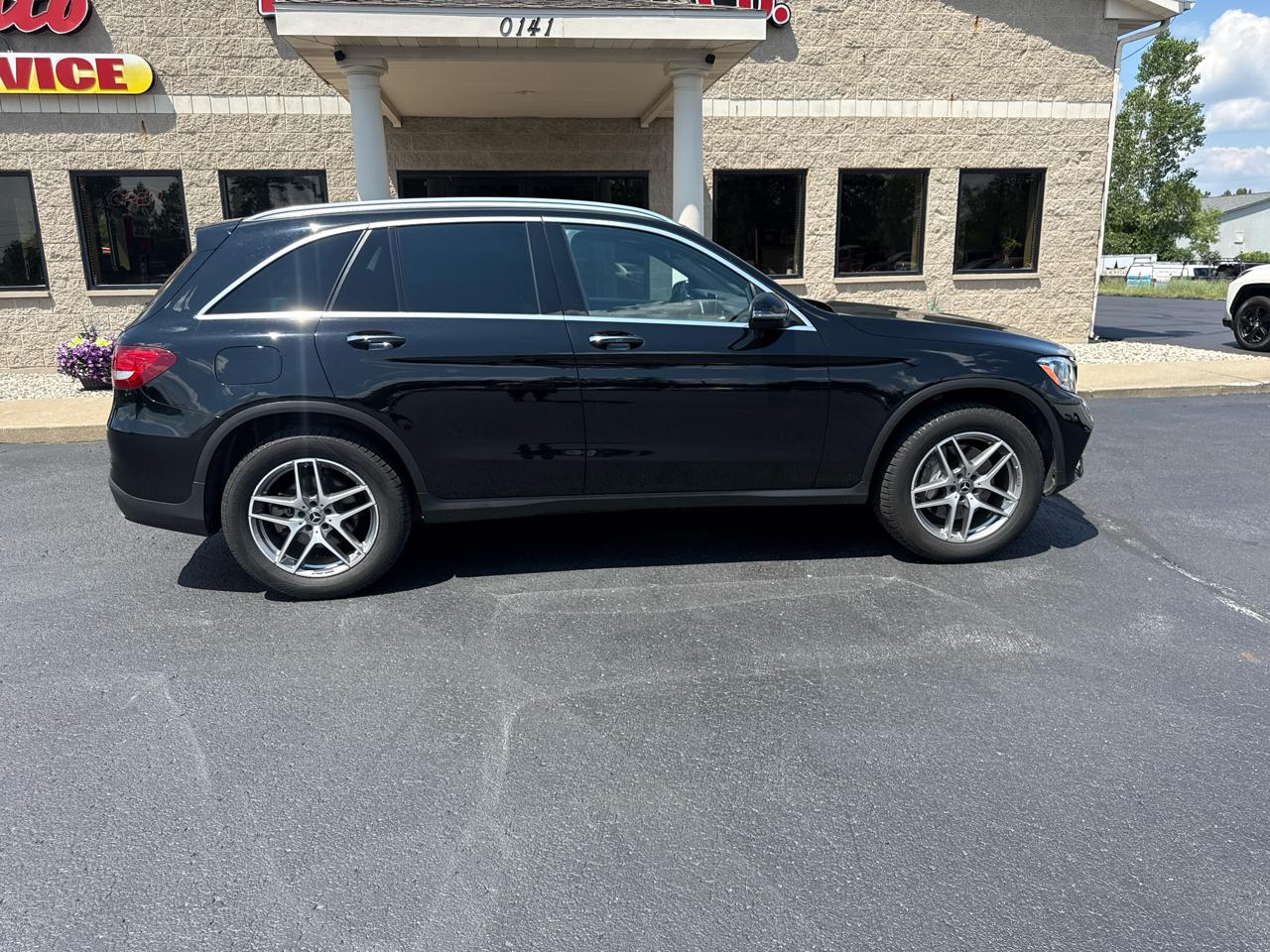 Mercedes-Benz GLC GLC 300 4MATIC SUV 2017