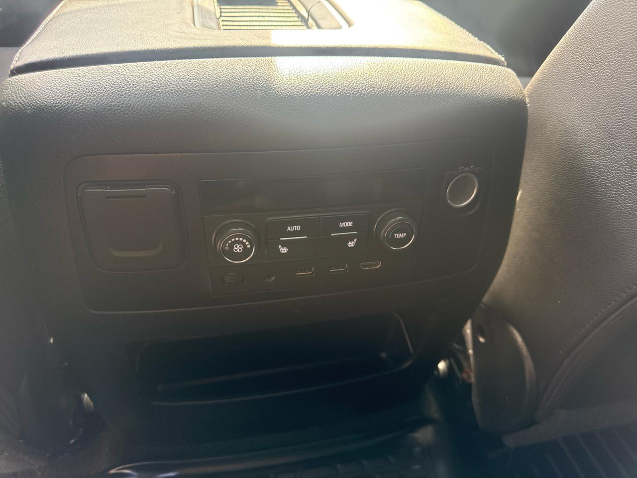 Chevrolet Tahoe 4WD 4dr Premier 2017