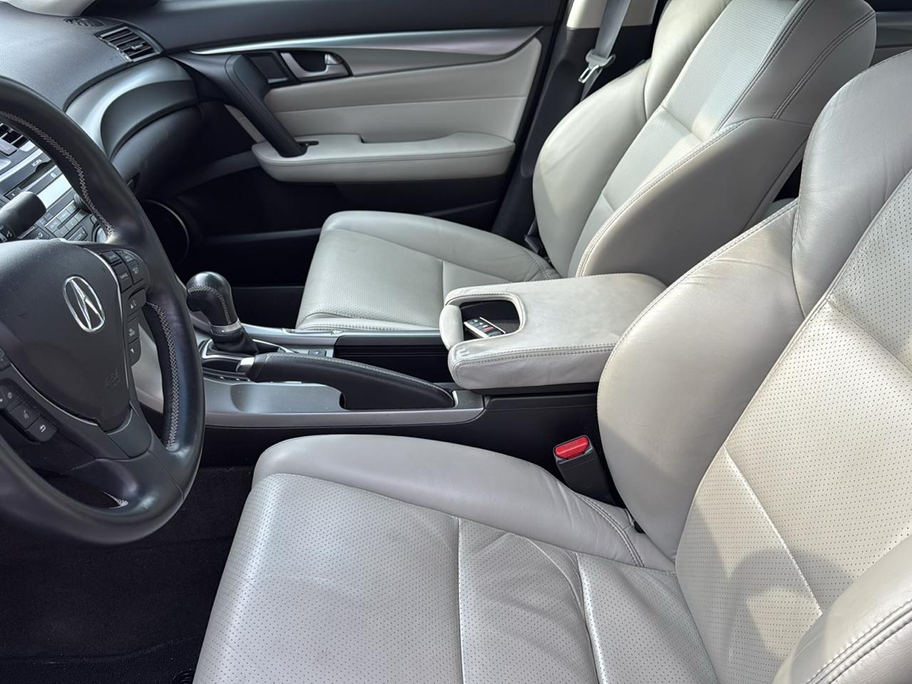 Acura TL 4dr Sdn Auto SH-AWD Tech 2010