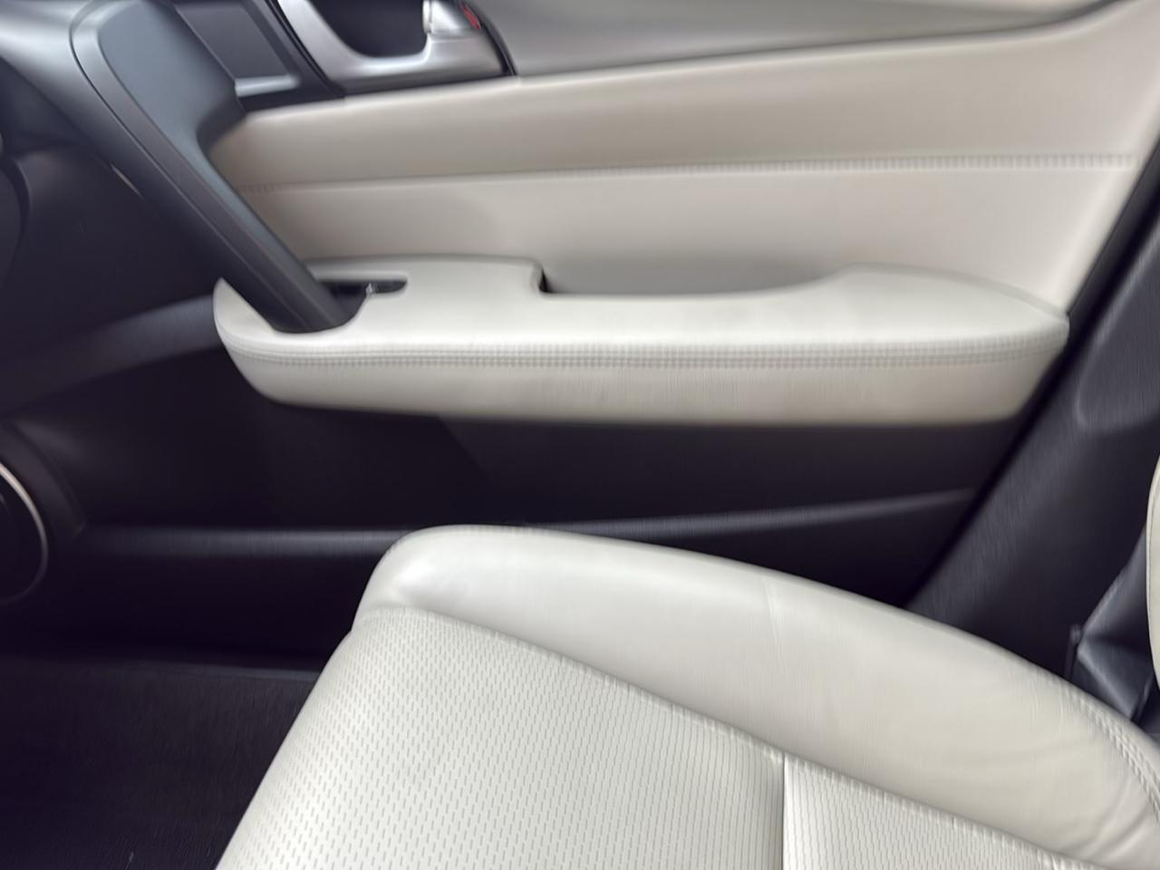 Acura TL 4dr Sdn Auto SH-AWD Tech 2010
