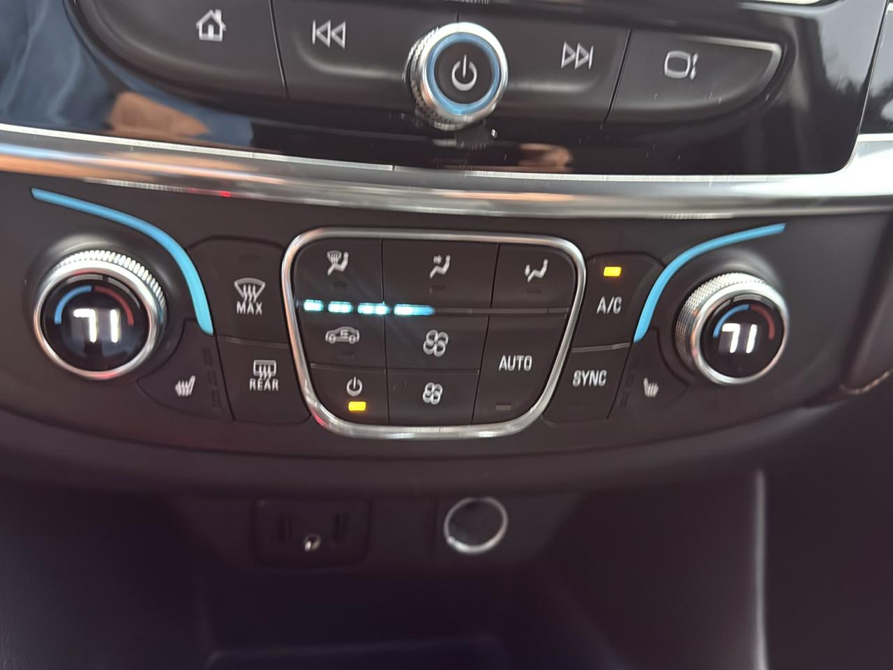 Chevrolet Traverse AWD 4dr LT Cloth w/1LT 2019
