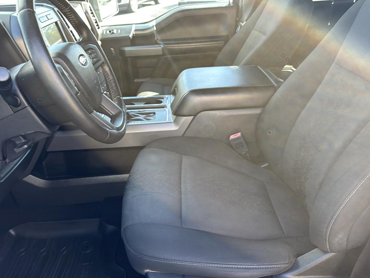 Ford F-150 4WD SuperCrew 145" XLT 2018