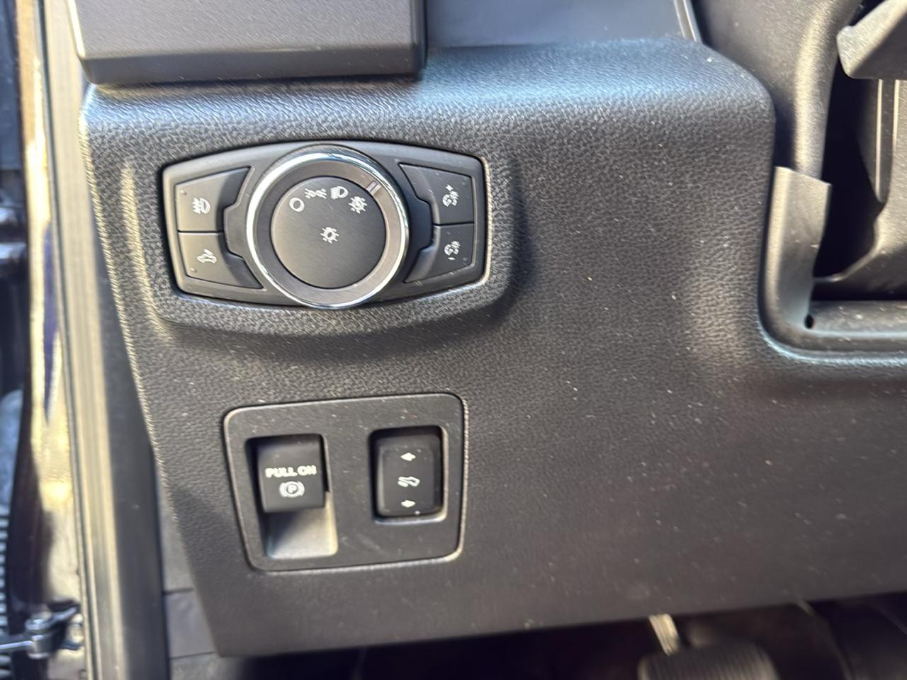 Ford F-150 4WD SuperCrew 145" XLT 2018