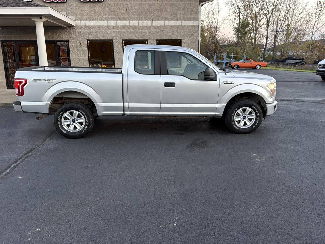 2015 Ford F-150 4WD SuperCab 163" Lariat w/HD Payload Pkg