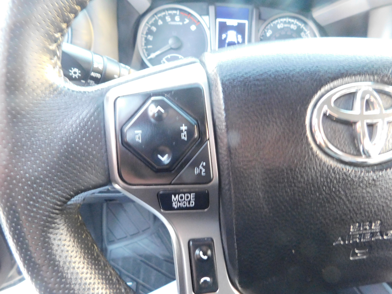 Toyota Tacoma 2WD SR5 Double Cab 6' Bed V6 AT (Natl) 2021