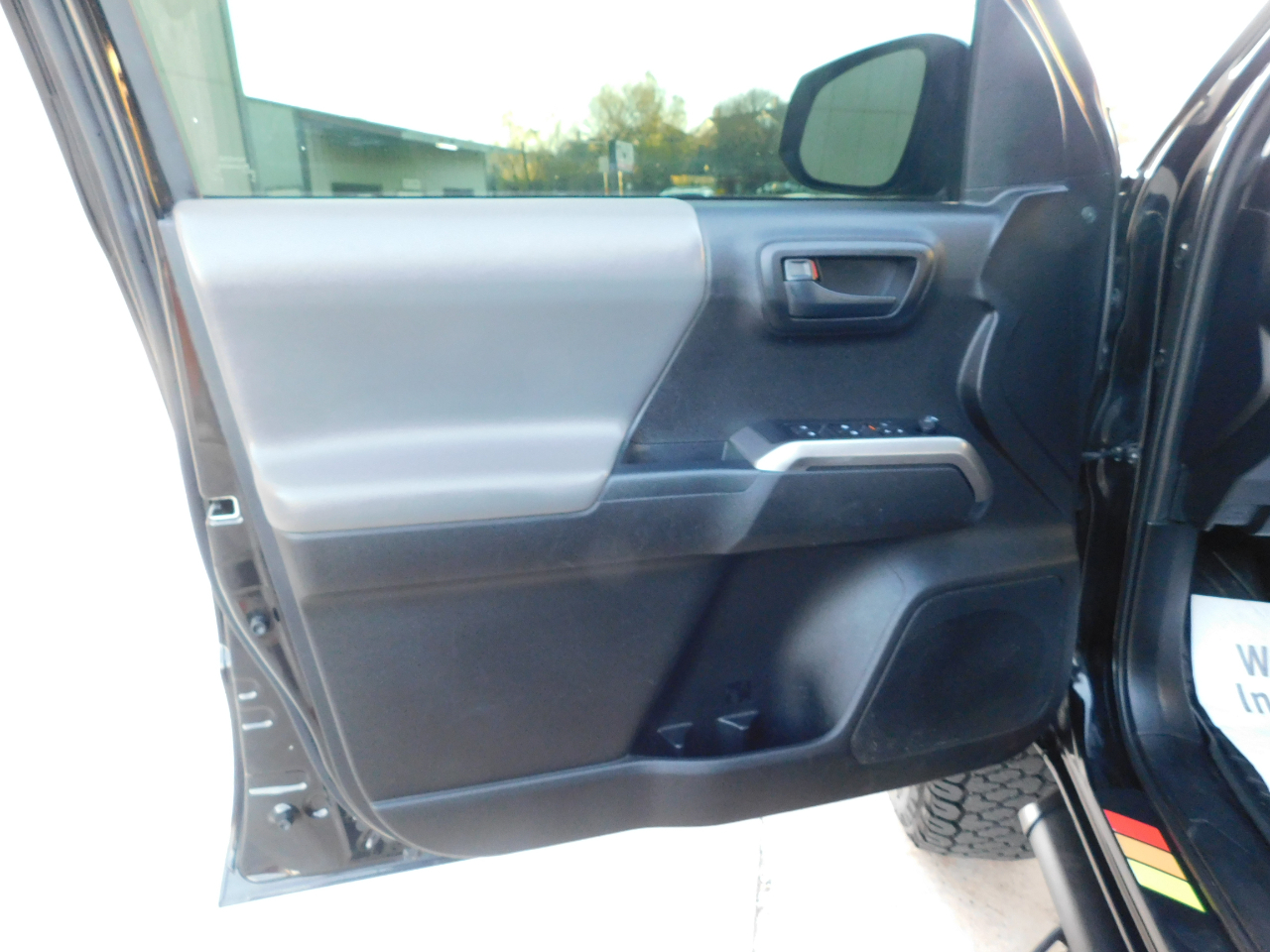 Toyota Tacoma 2WD SR5 Double Cab 6' Bed V6 AT (Natl) 2021