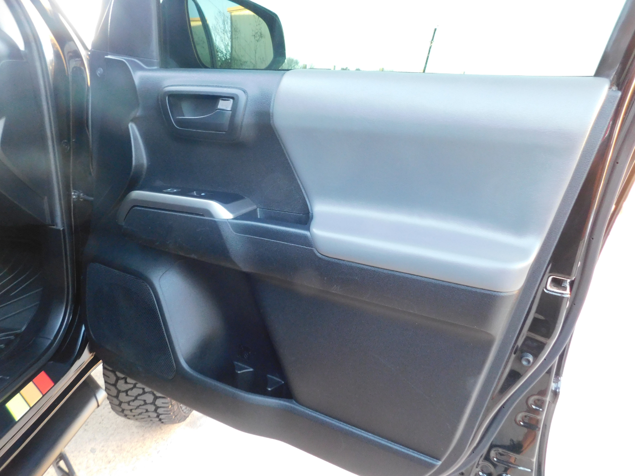 Toyota Tacoma 2WD SR5 Double Cab 6' Bed V6 AT (Natl) 2021