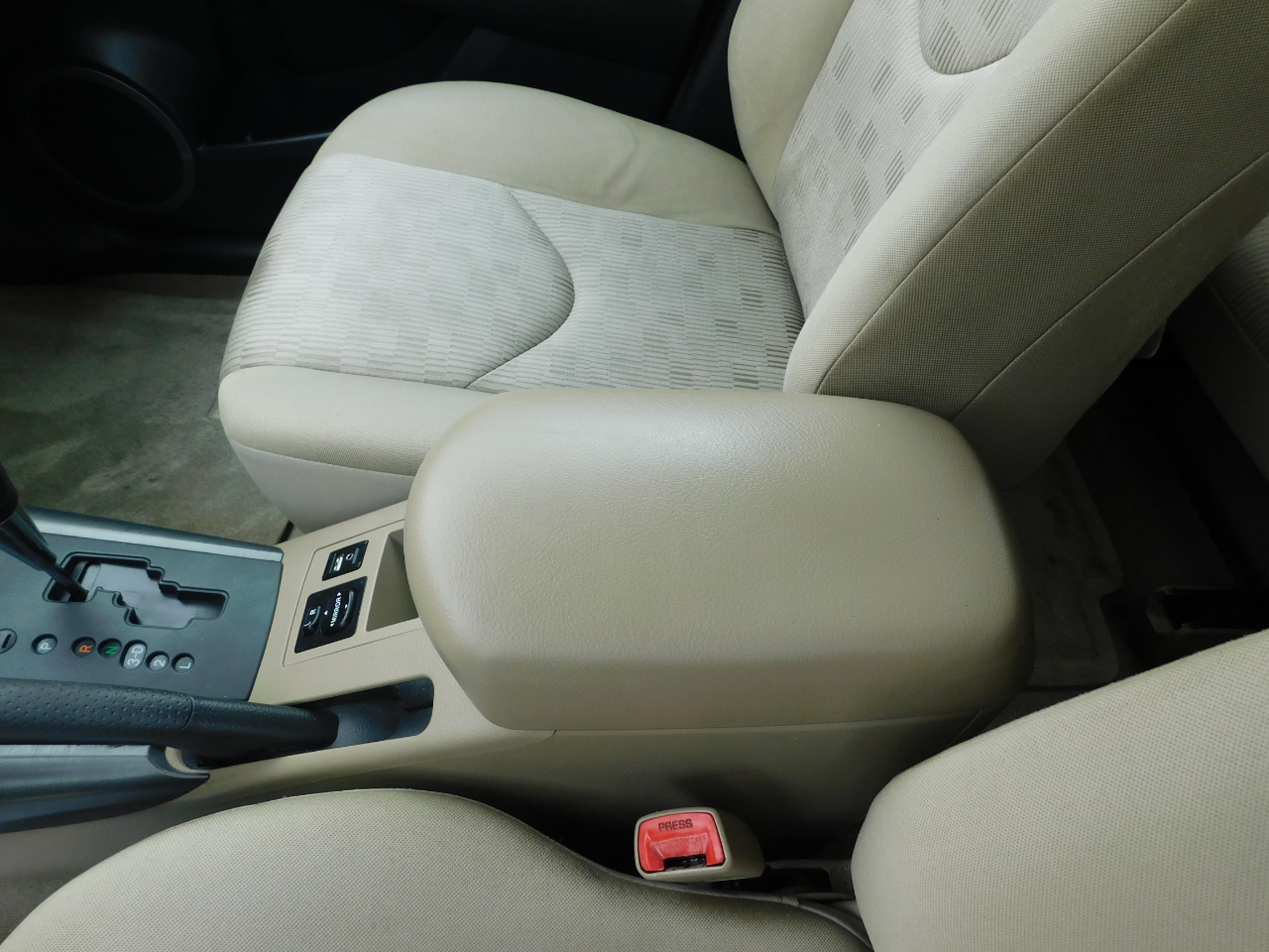 Toyota RAV4 FWD 4dr I4 (Natl) 2012