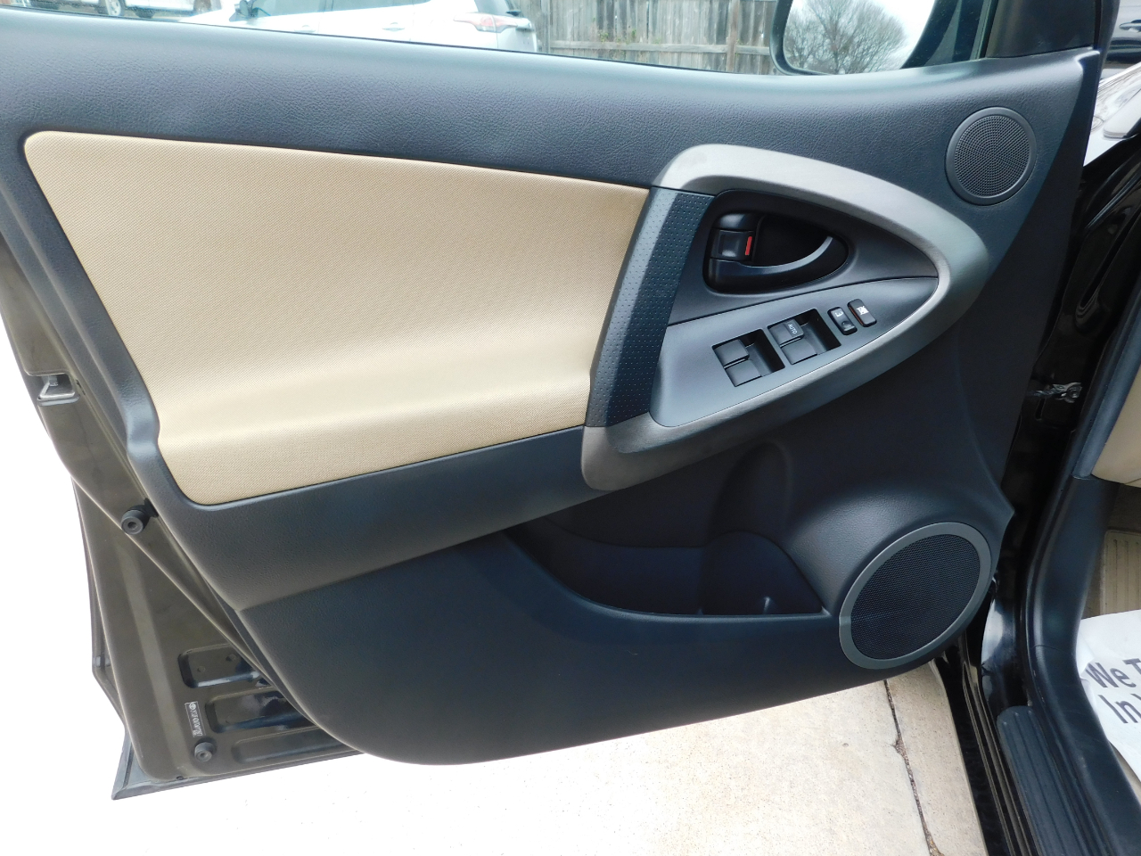 Toyota RAV4 FWD 4dr I4 (Natl) 2012