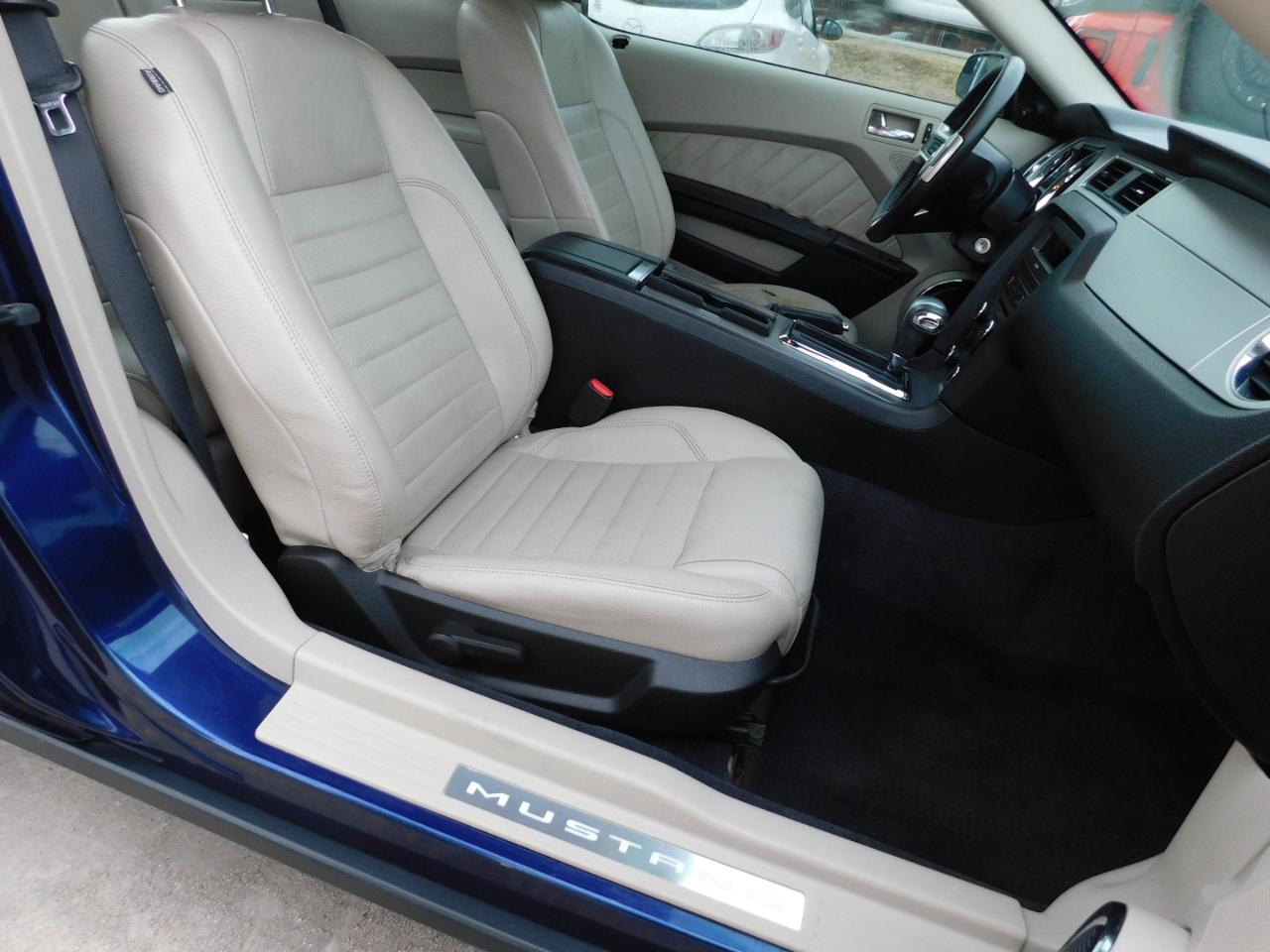 Ford Mustang 2dr Cpe V6 2011