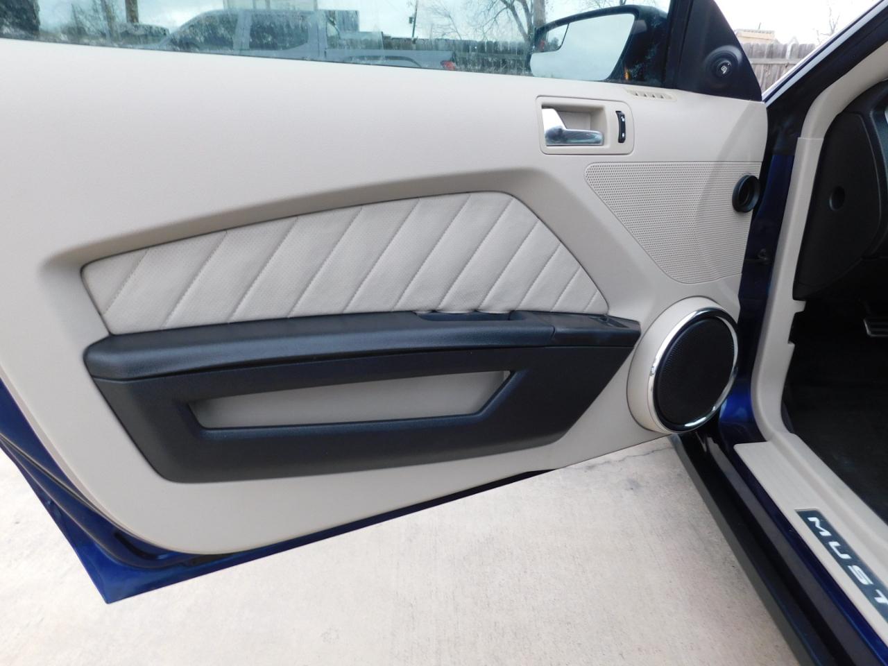 Ford Mustang 2dr Cpe V6 2011