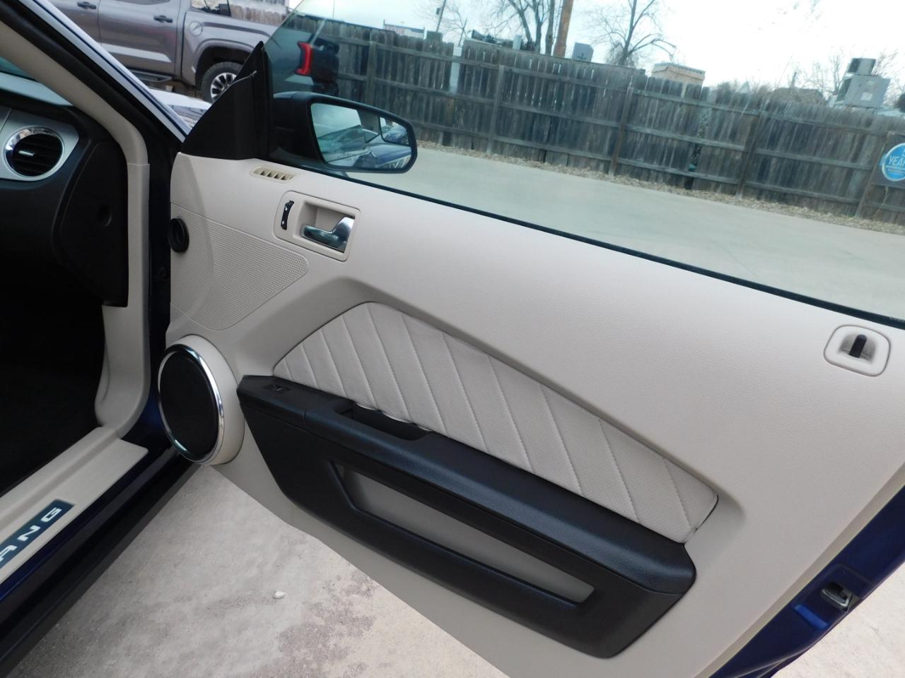 Ford Mustang 2dr Cpe V6 2011