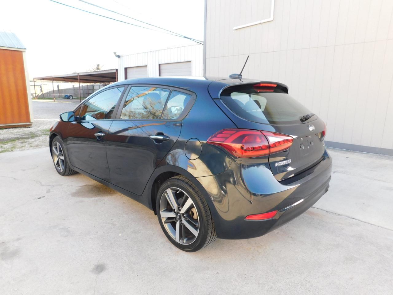 Kia Forte5 EX Auto 2017