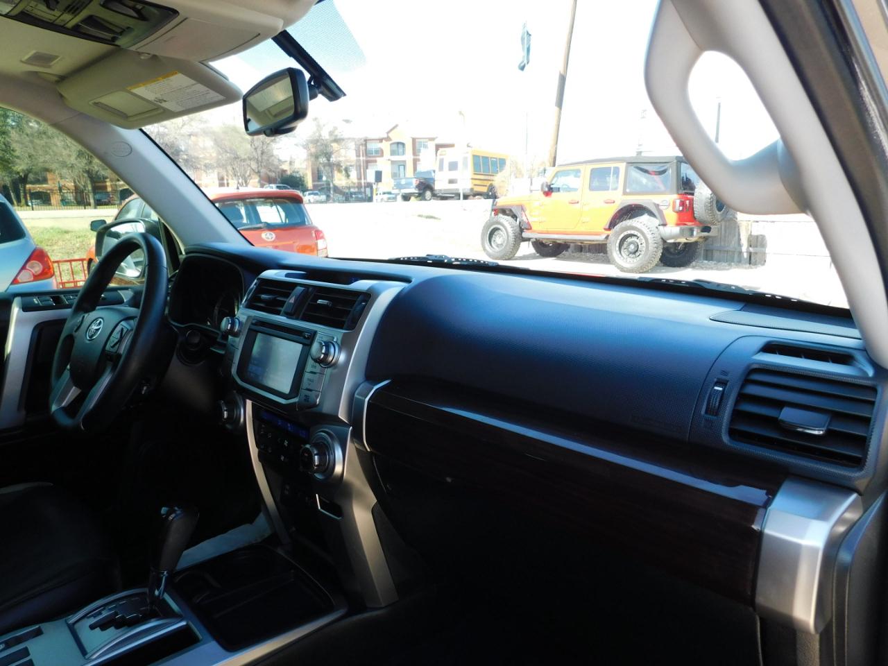 Toyota 4Runner RWD 4dr V6 SR5 (Natl) 2016