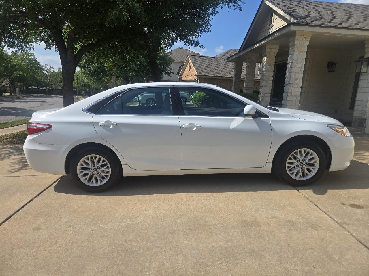 Toyota Camry XLE Auto (Natl) 2017