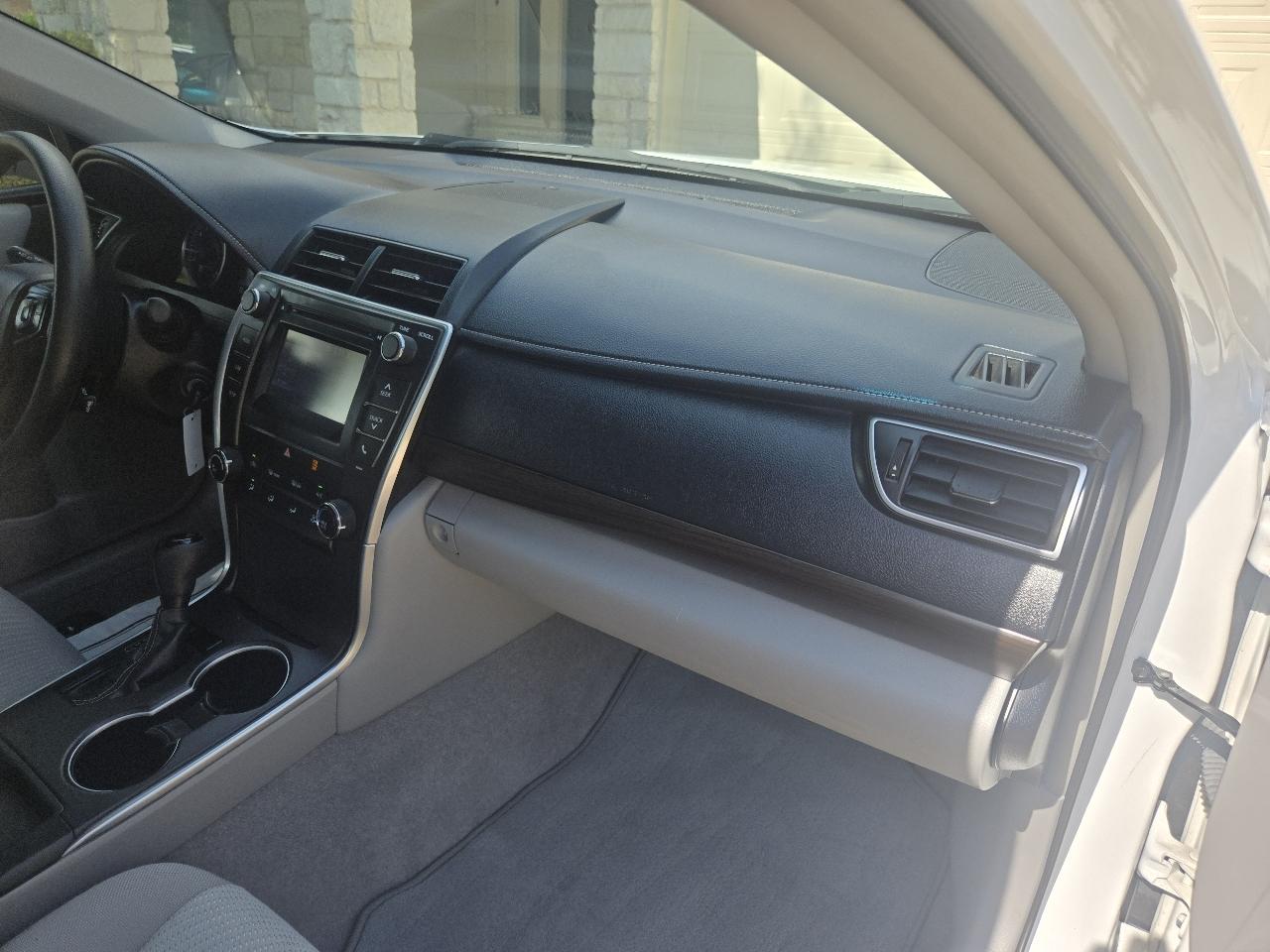 Toyota Camry XLE Auto (Natl) 2017