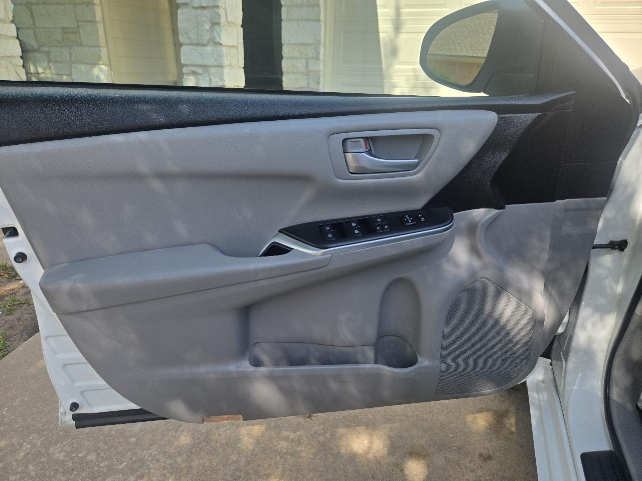 Toyota Camry XLE Auto (Natl) 2017