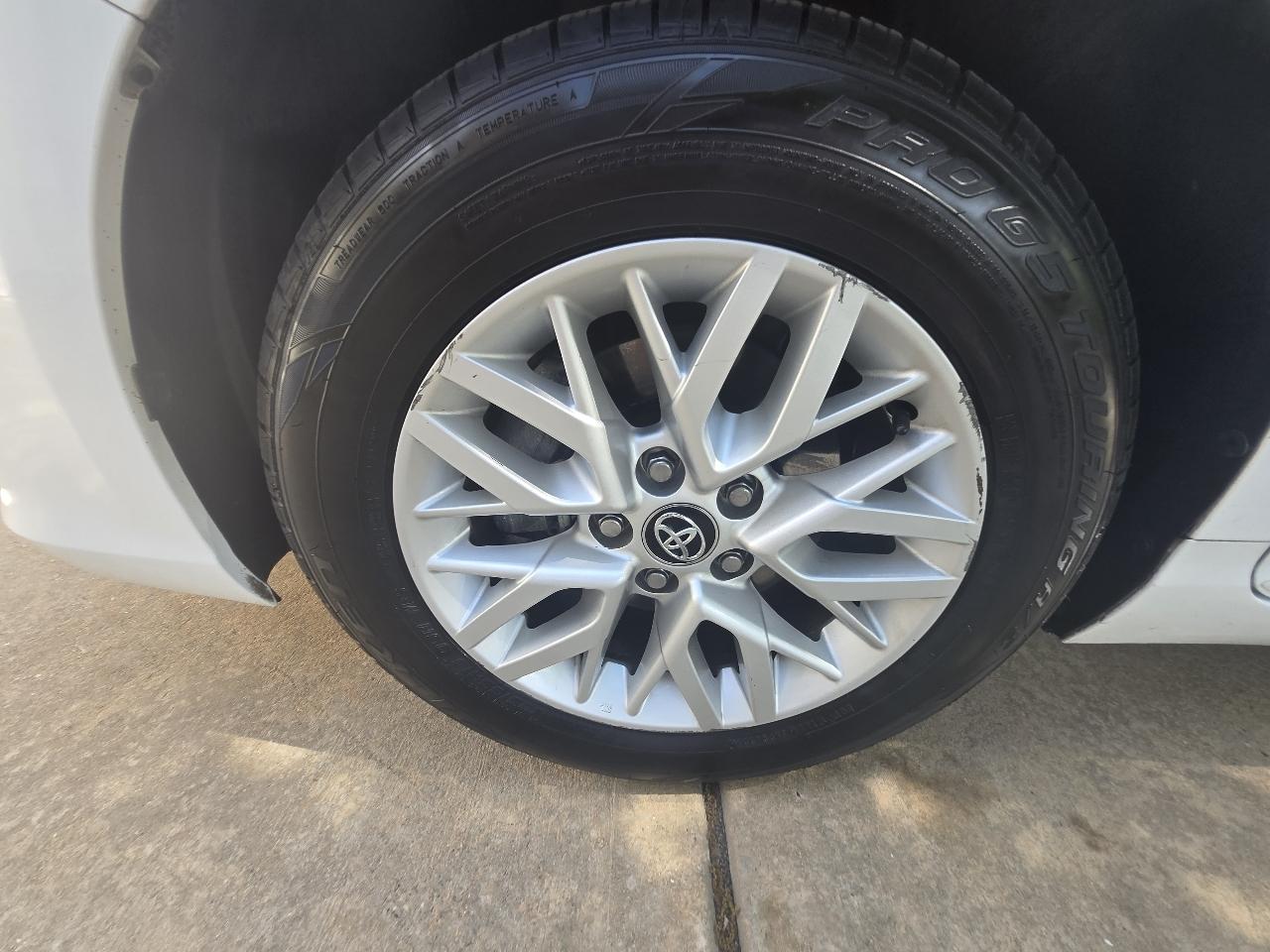 Toyota Camry XLE Auto (Natl) 2017