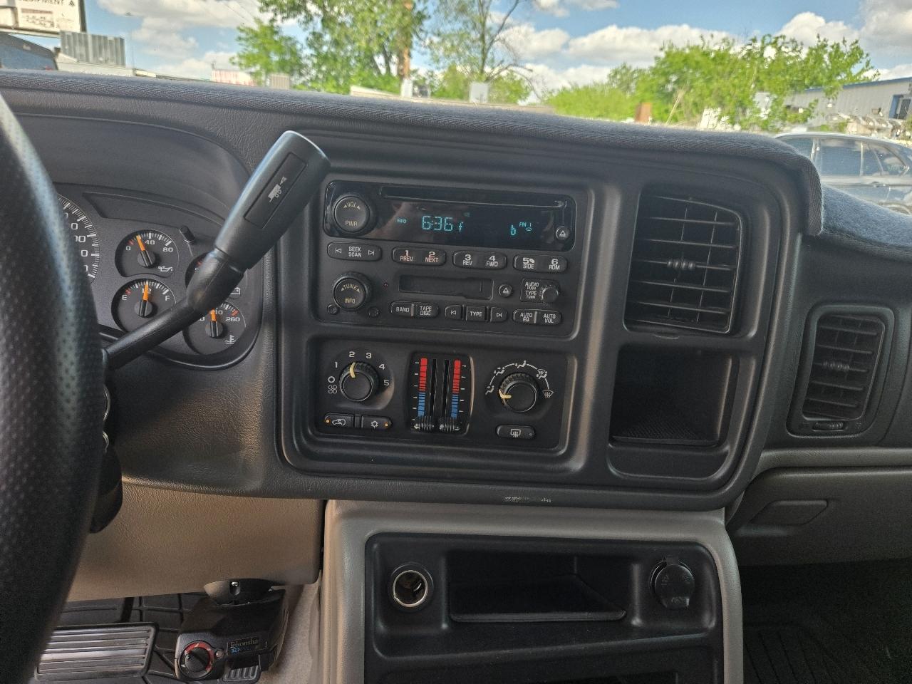 Chevrolet Suburban 4dr 1500 LS 2005