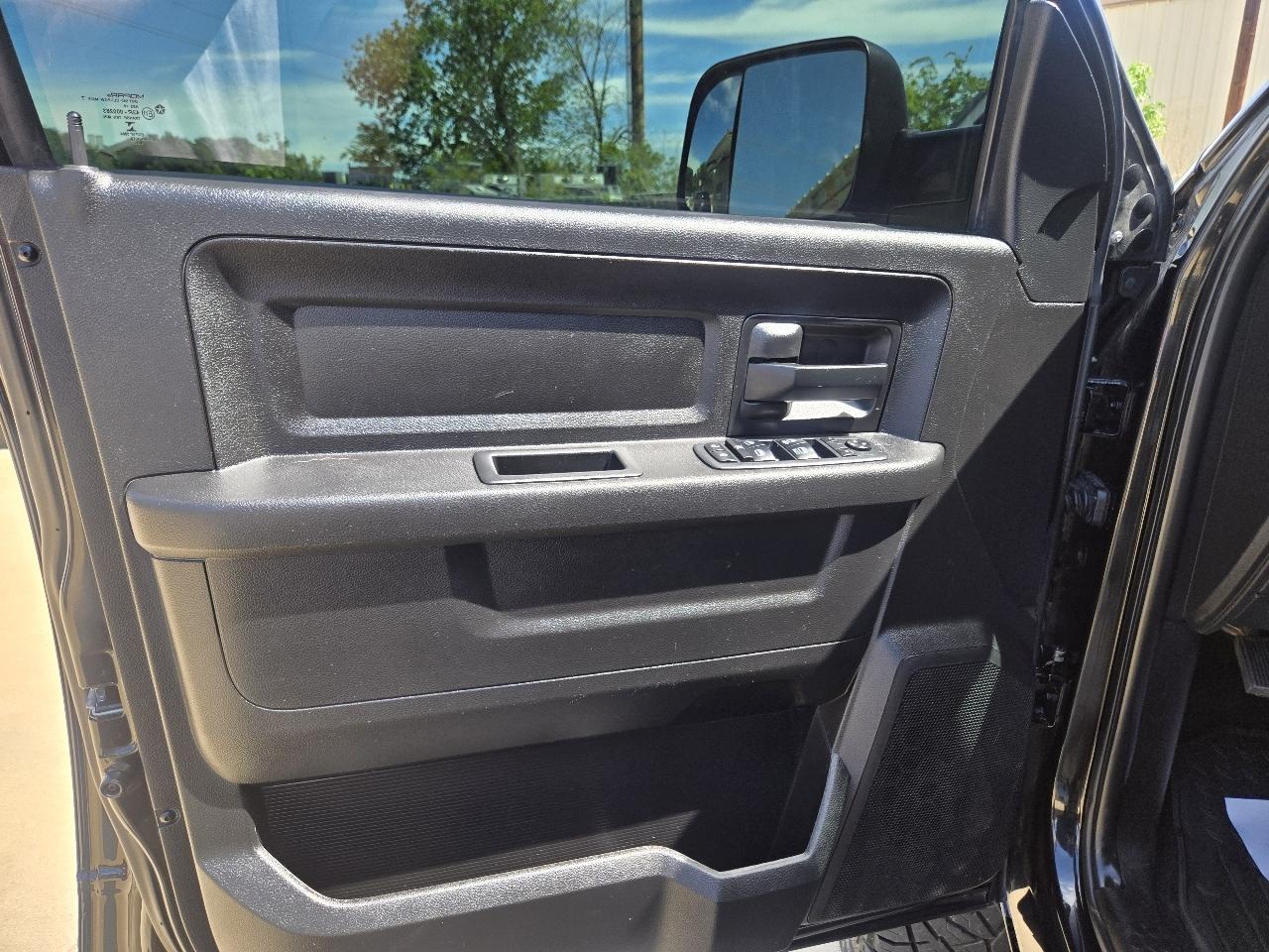 RAM 2500 Tradesman 4x4 Crew Cab 6'4" Box 2018