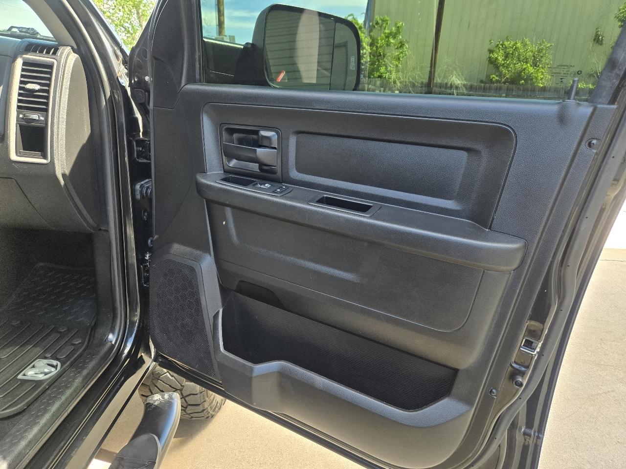 RAM 2500 Tradesman 4x4 Crew Cab 6'4" Box 2018