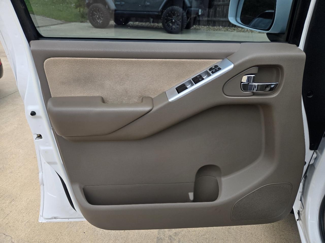 Nissan Pathfinder 2WD 4dr V6 SV 2011