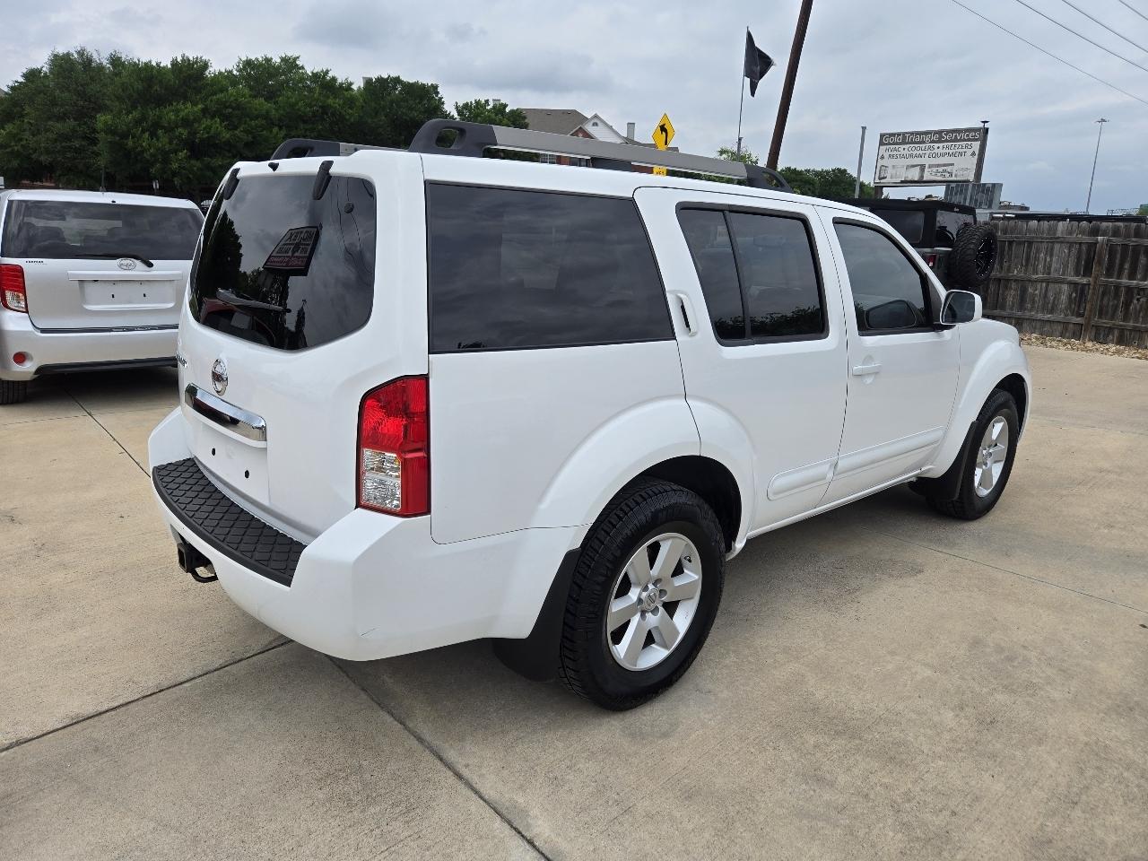 Nissan Pathfinder 2WD 4dr V6 SV 2011