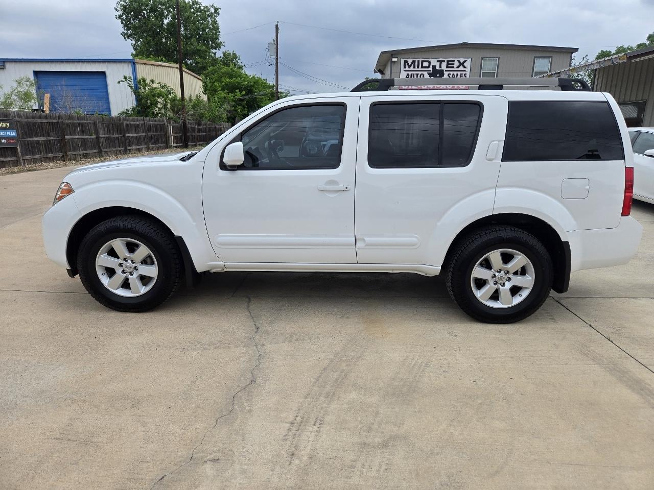 Nissan Pathfinder 2WD 4dr V6 SV 2011