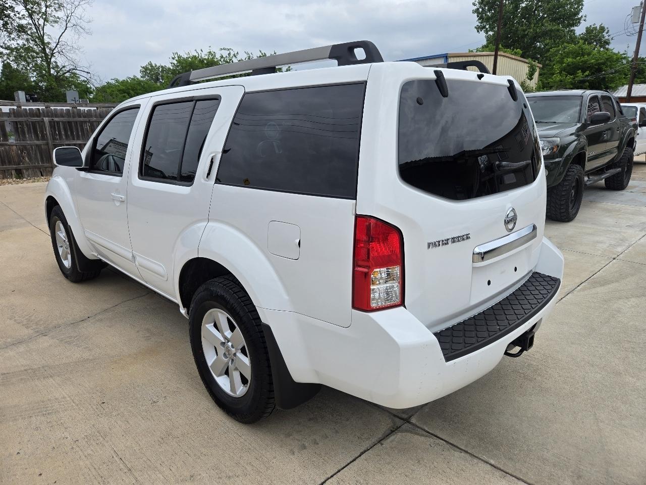 Nissan Pathfinder 2WD 4dr V6 SV 2011